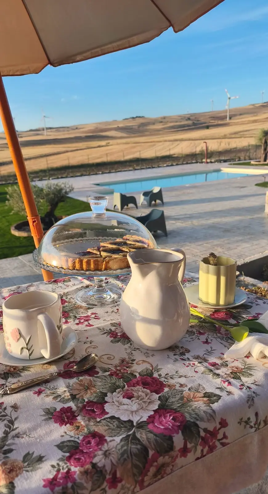 Colazione pugliese servita all’aperto all’Antica Masseria Il Casone